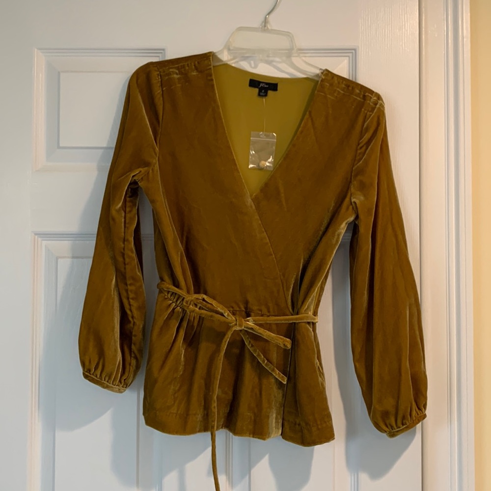 Velvet top, side zipper, velvet tie around waiste